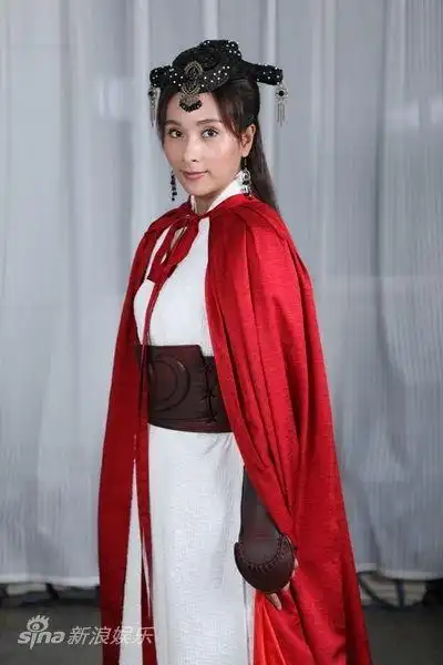 《大武当》剧组爆出了一组主演杨恭如的古装定妆照,侠气十足,柔美与