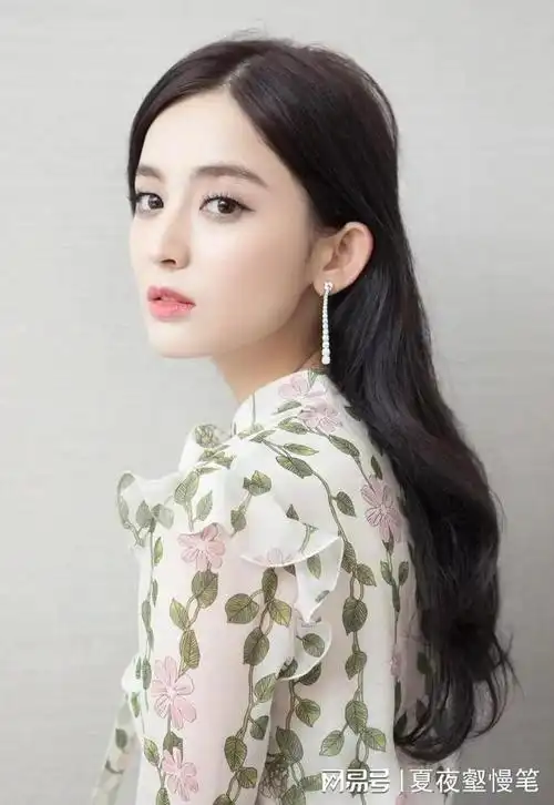 2011年,古力娜扎考入北京电影学院表演系本科班,并于同年主演了个人