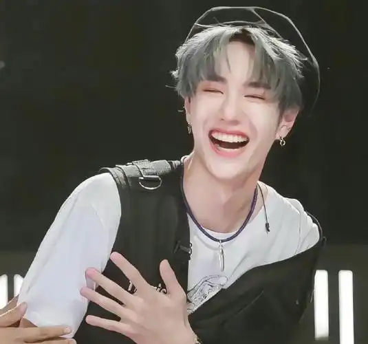 王一博合照笑的好开心