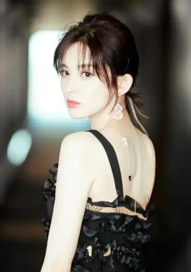 古力娜扎发福长胖20斤,仙气不在,胖成路人脸!