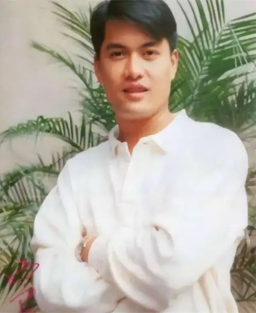 "贵州富婆"杨小娟:嫁给三婚演员吕良伟,婚后生一子,幸福美满