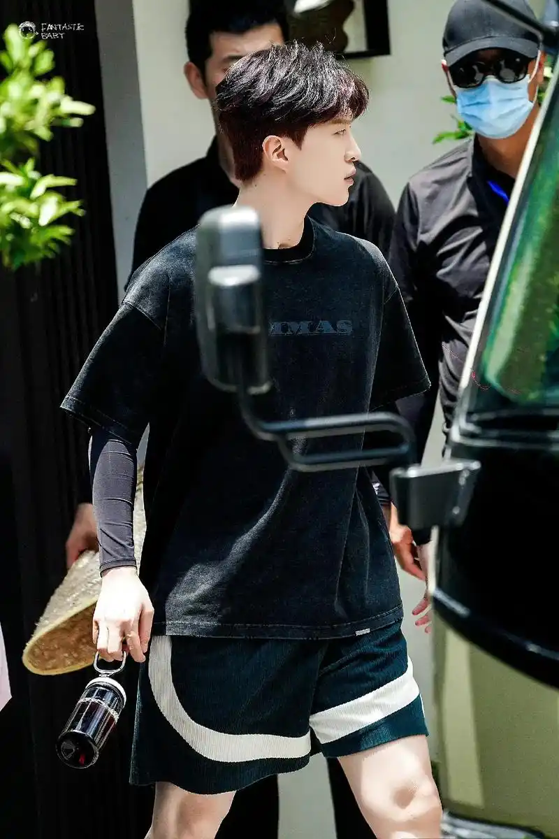 素材来自:fantastic baby|范丞丞     满屏 - 抖音