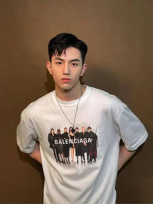 黑色长度:6cm发模脸型:椭圆脸适合发质:硬,软脸型:不适合菱形脸,其他