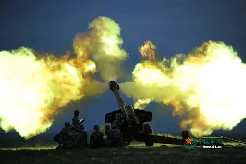 中国军方曝光多款火炮开炮瞬间场景绚丽