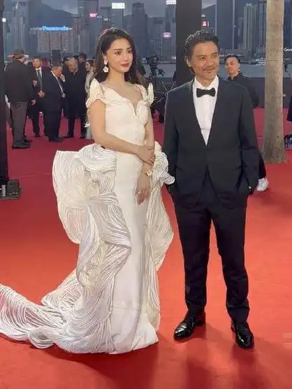 杨颖又有麻烦了!网友讥讽杨颖,化妆师一句话却迁怒刘亦菲粉丝