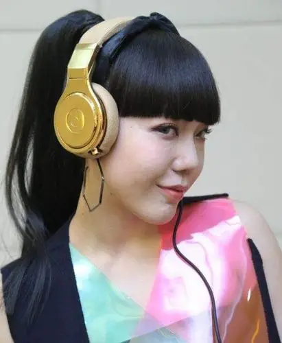 卸妆后形象反差太大 地铁海报曾吓哭乘客 吴莫愁清纯素颜照片