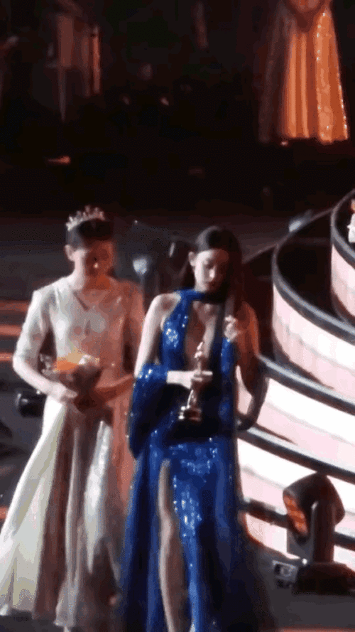 娜扎才是大号水蜜桃程潇好身材兜不住穿得多大胆就有多性感