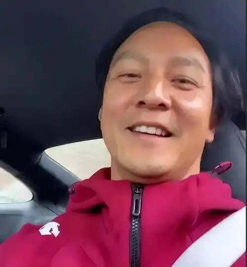 当年的美男子吴彦祖,如今居然成为了高配倪大红老师,更有不少网友还