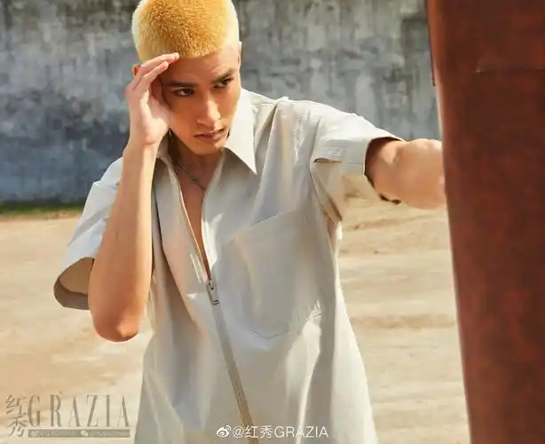 米卡红秀grazia封面内页大片米卡帅气亮相红秀新封面