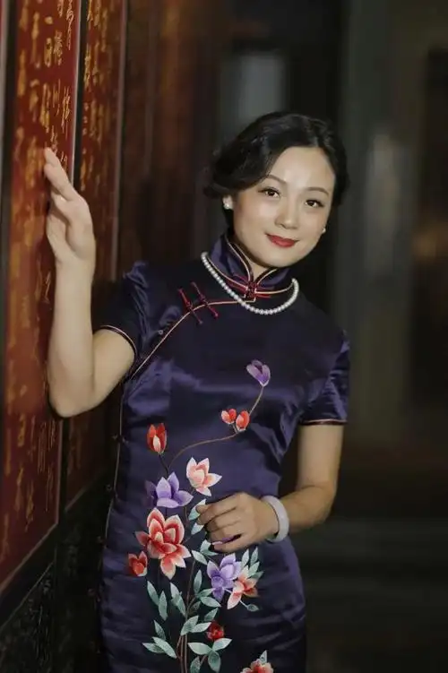 程乃珊穿旗袍的上海女人