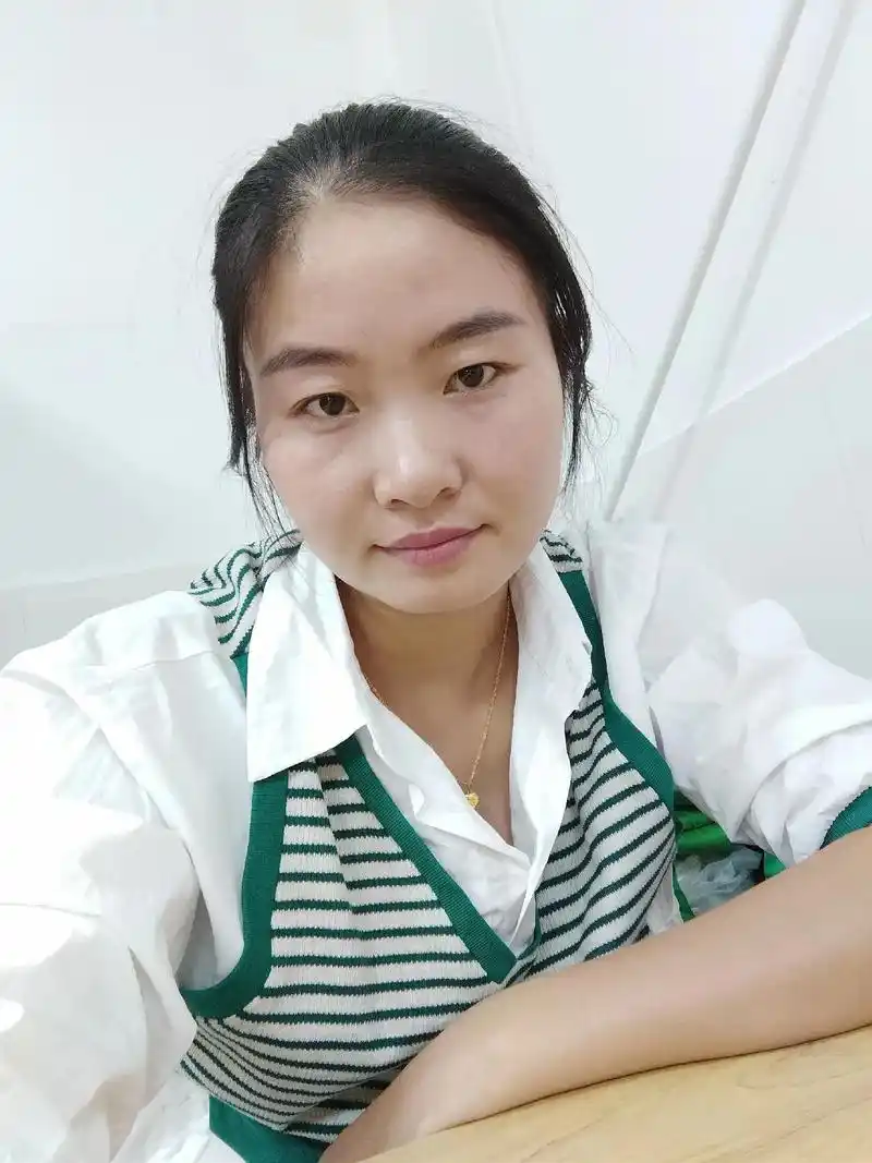 前两张是今年的照片,后两张是两年前的照片,今年是纯素颜拍的, - 抖音