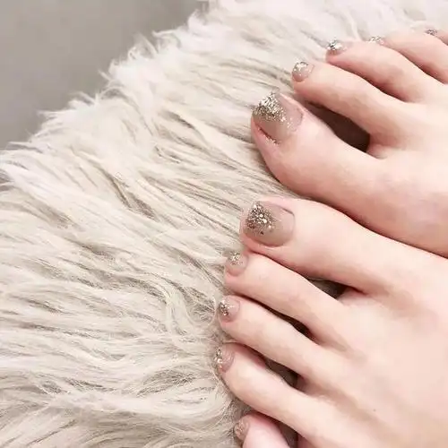 脚指甲油图片 美甲图案(超显白的脚趾甲美甲)