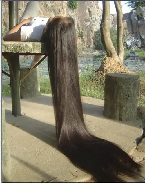 两张长发垂地的美图