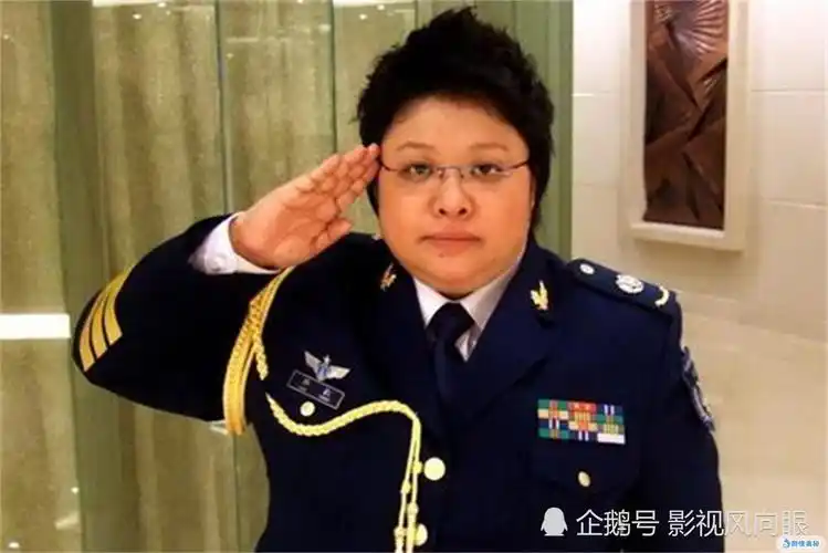 当年堪比校花,韩红旧照太惹眼,网友感慨岁月是把杀猪刀