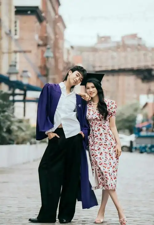 伊能静儿子恩利新代言  为数不多男的代言彩妆合适的!