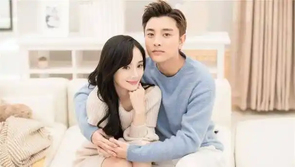 贾乃亮出席活动笑容满面状态佳,深夜与乔欣拍戏情绪低落寡言少语_时候