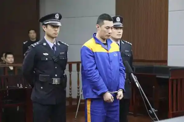清江路杀人案一审宣判:被告人被判死缓,并限制减刑(附视频)