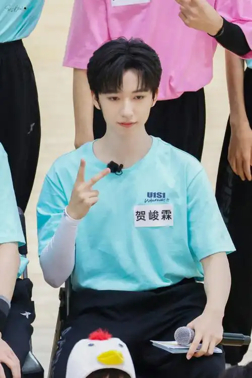 贺峻霖 画报颜值##贺峻霖夏季运动会路透