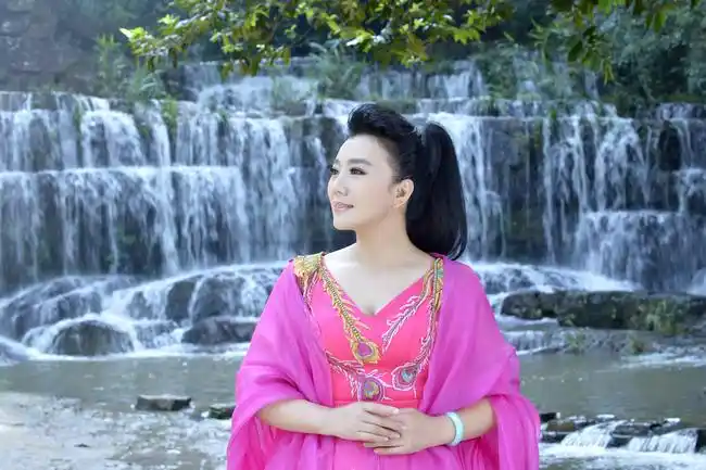 【映帆娱乐资讯】最纯朴女中音刘子琪《茉莉花正开》唱响一带一路