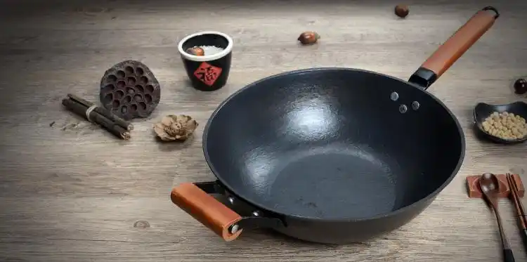 滕州铁锅家用无涂层生铁炒锅老式手工铁锅平底32cm木把老式炒锅有副耳