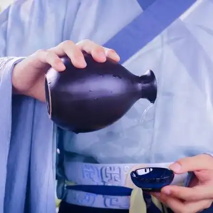 文艺品酒男生头像唯美古风真人头像