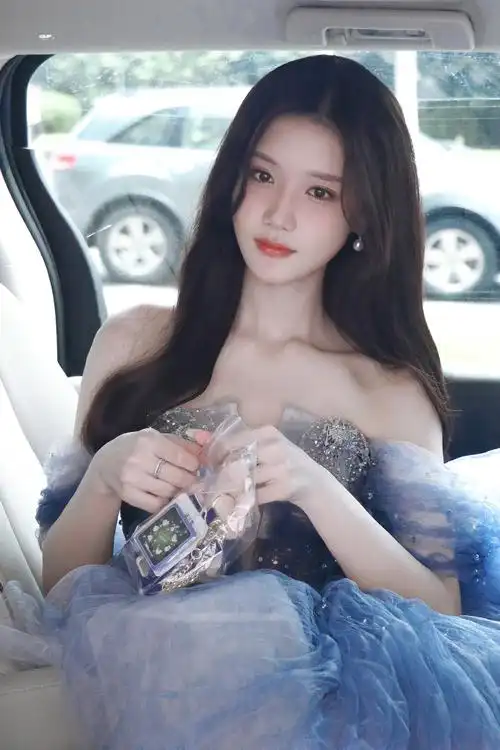 陈意涵estelle超话383936313936 芭莎蓝色风暴@陈意涵