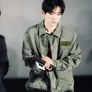 长津湖易烊千玺同款衣服外套女秋冬宽松e炸街款军绿色工装牛仔潮