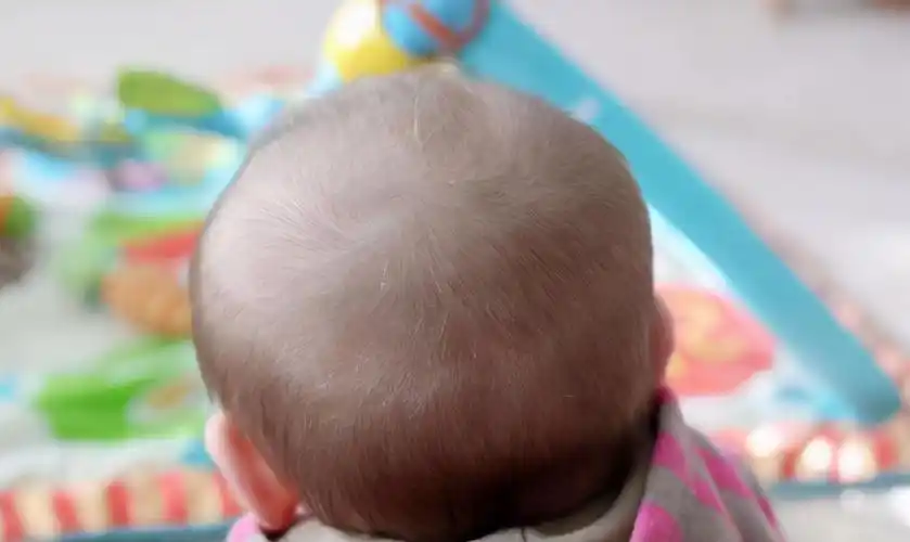 8个月的宝宝,"地中海"发量令人堪忧,网友:上辈子是个程序员