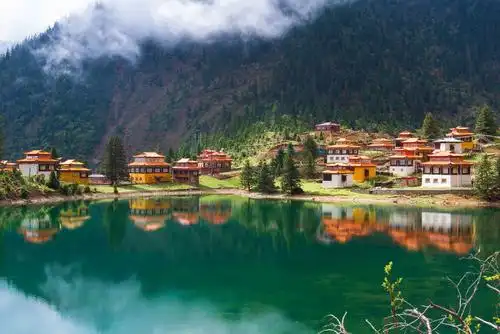 高山上的湖水,是淌在地球表面的一颗眼泪——瑶池仙境措卡湖