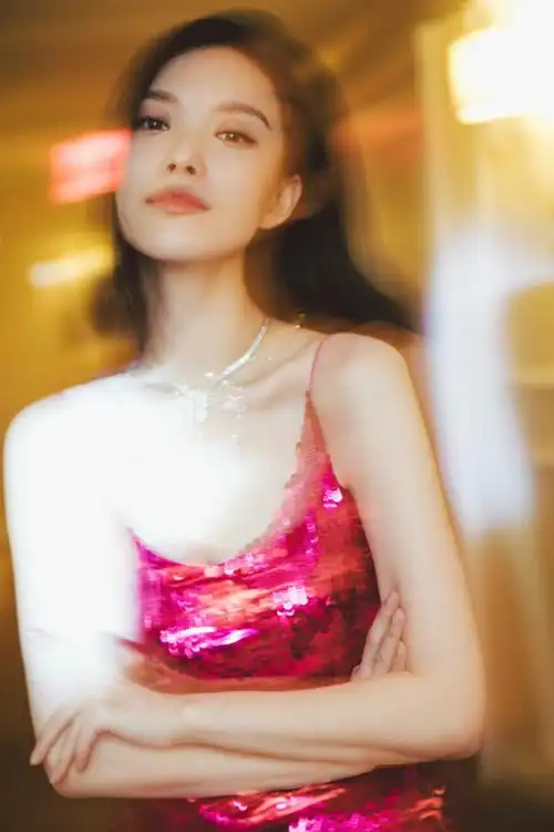 倪妮tiffany&co.全新paper flowers系列揭幕典礼