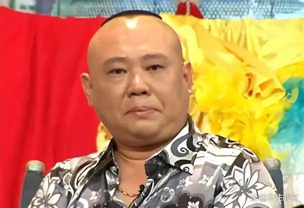 多年前,抛下郭德纲和郭麒麟远走国外的女人,如今后不后悔?