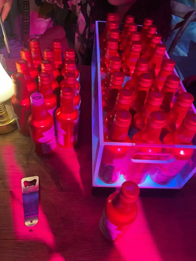 喝完酒一个人走路回家