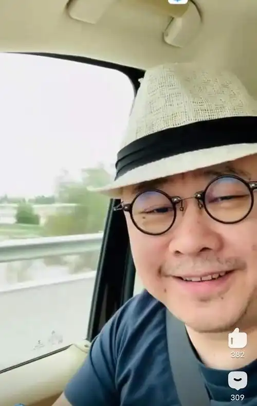 刀郎现身庆50岁生日身材发福脸上已长老年斑粉丝呼喊他再出山