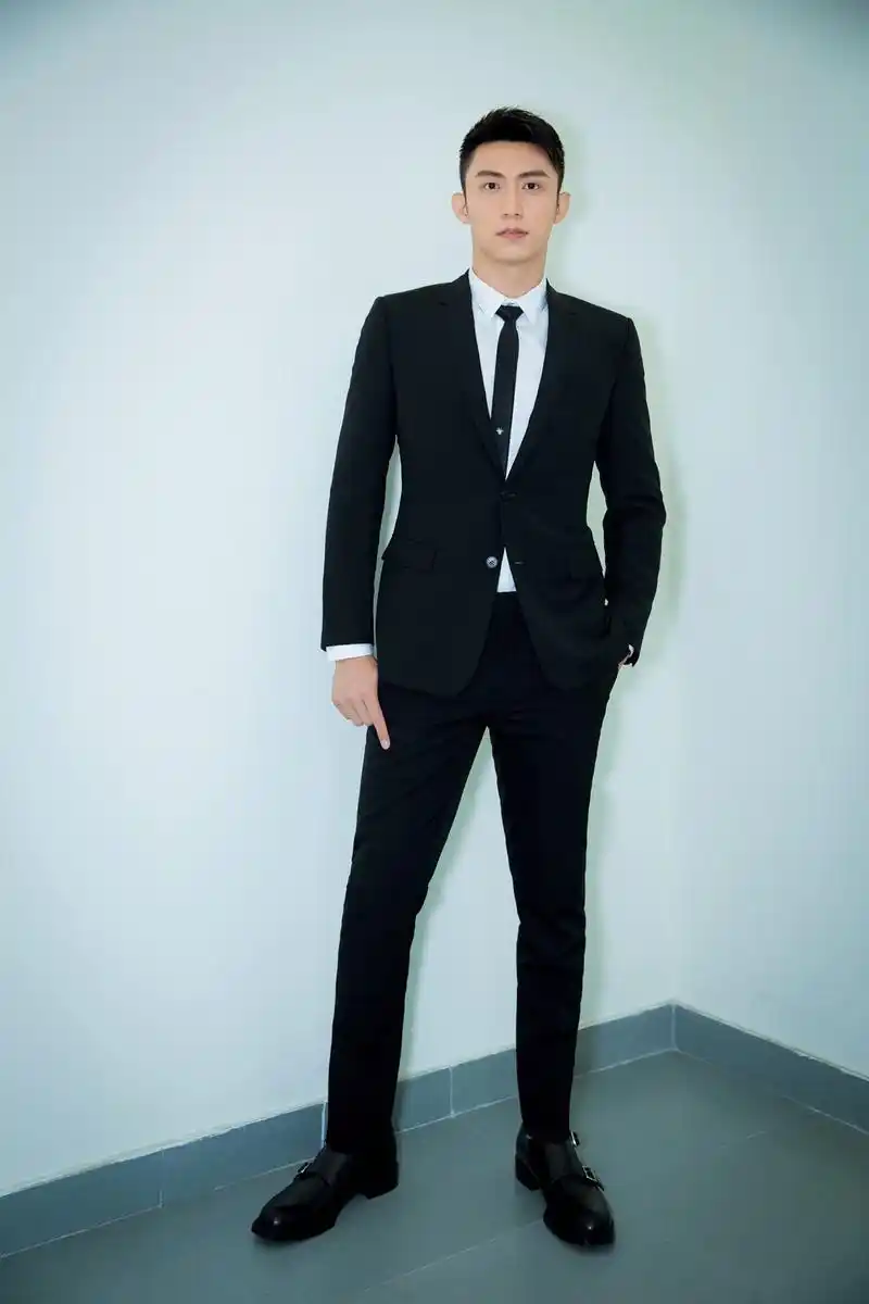 johnny黄景瑜 黄景瑜北京电影节 红毯look