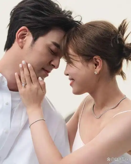 李铢衔马嘉莹婚礼星光熠熠莫文蔚李承铉等人到场沈月担任伴娘