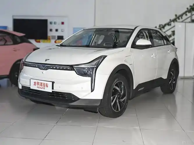 车内有亮点 哪吒u网约车定制版实车图_太平洋汽车