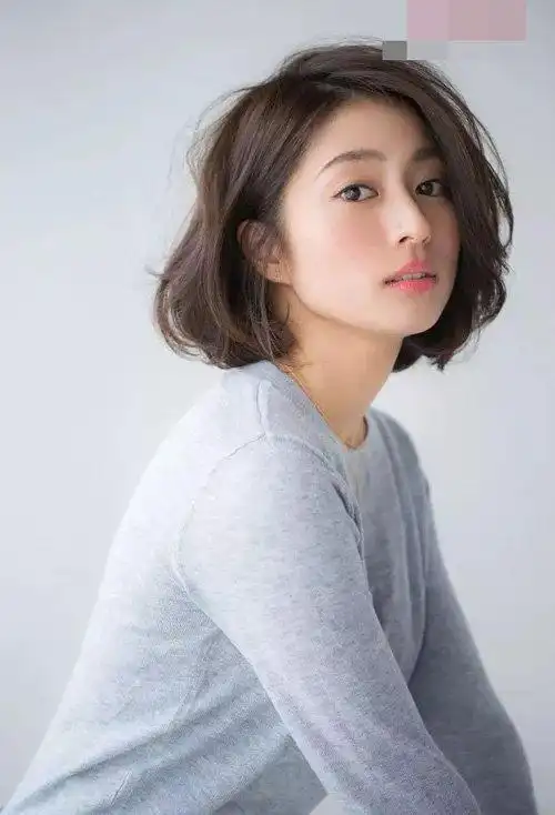 四十岁女人染什么颜色好看短头发这样打理最时髦