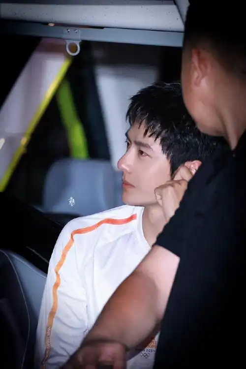 王一博张钧甯vogue采访##王一博出道十周年快乐##王一博0805生日快乐