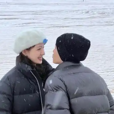 女生趴在男生怀里的情侣头像