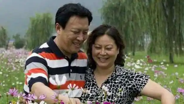 回顾唐国强之女唐莉早逝的母亲我再婚的父亲读懂亲情后泪满流