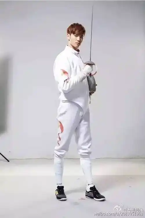 错过了奥运会放弃了富二代身份22岁的王嘉尔却拿到了人生的另一枚金牌