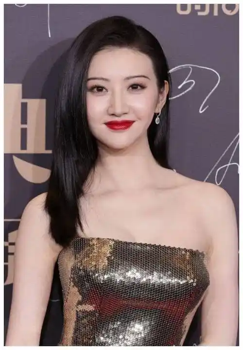 路人镜头下的景甜真实容貌,终于得到张继科认可!_魅力_气质_明星