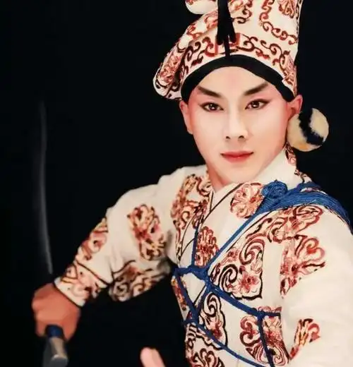 这一次,借着《庆余年2》翻红的沈晓海,给内娱"敲了一个钟"!