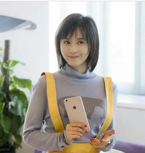 王子文是曲妖精的饰演者,1987年出生于四川,是毕业于中央戏剧学院的