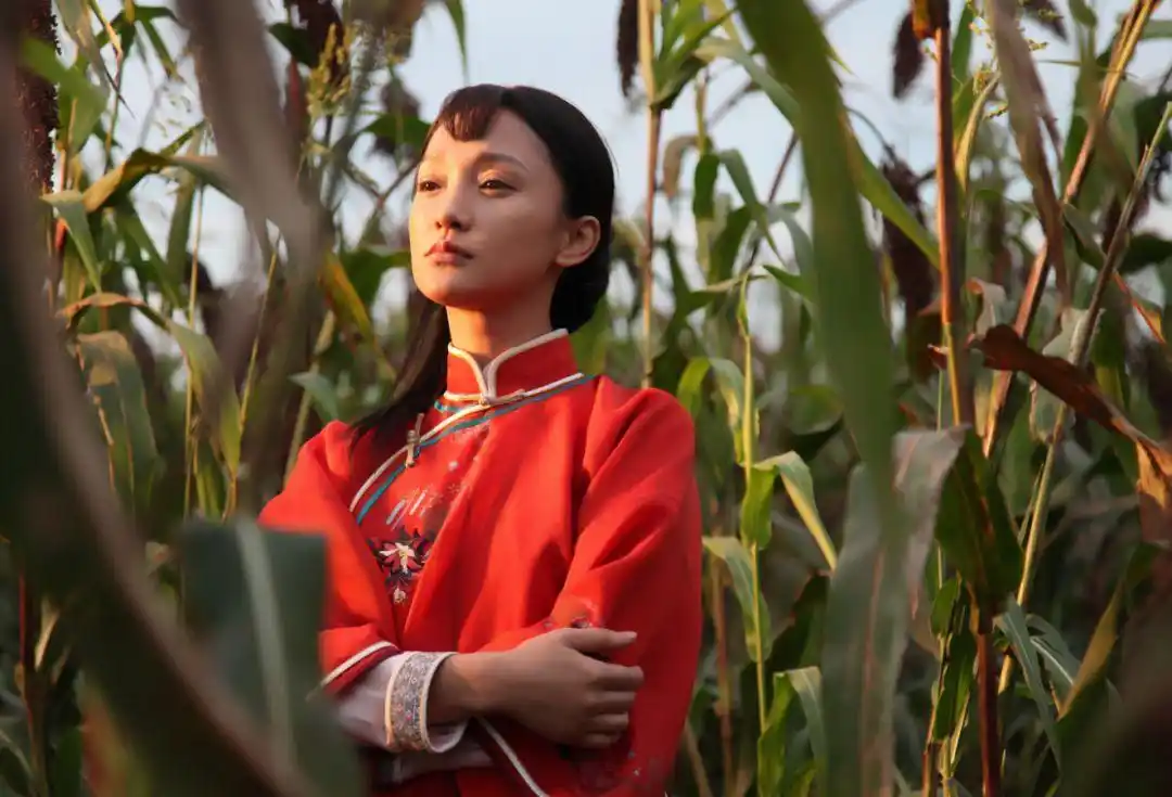 40岁的她出演19岁的九儿,发型还是那个发型,周迅还是那个周迅