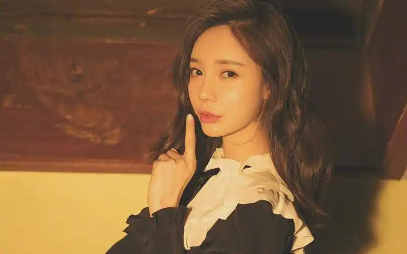 沈梦辰复古光影高清桌面壁纸