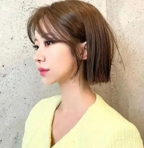 一刀切齐耳短直发 最流行的减龄短发发型_直发发型 - 美发站