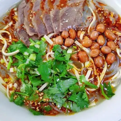 牛肉粉丝汤,配上油辣子,真的太香了!