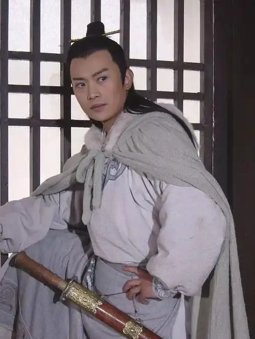 却成为了《隋唐英雄传》中的秦琼,《萍踪侠影》中的张丹枫,《武林外史