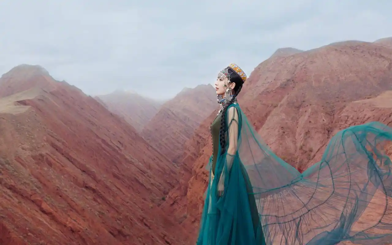 佟丽娅异域风情高清桌面壁纸